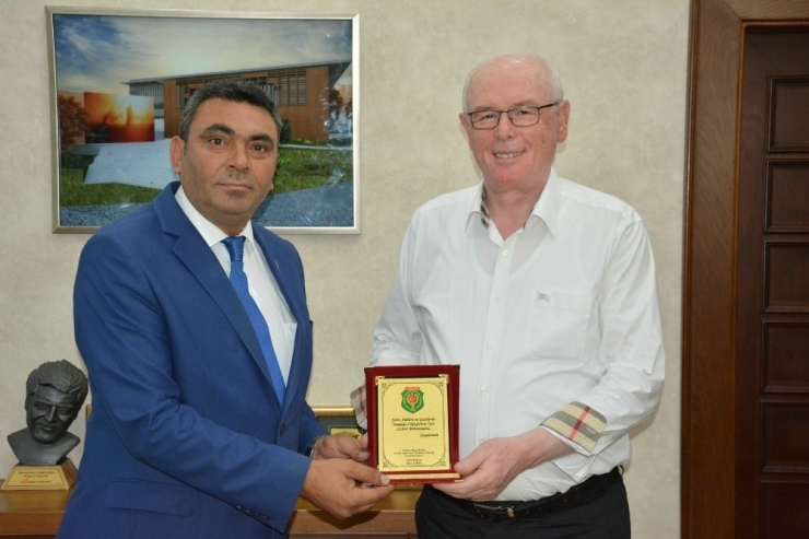 Başkan Kurt, Türkiye Gaziler Şehit Dul Ve Yetimleri Derneğini Makamında Ağırladı