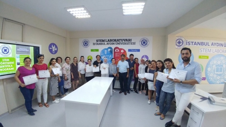 Türkiye’nin İlk Stem Laboratuvarından 80 Öğretmene Sertifika