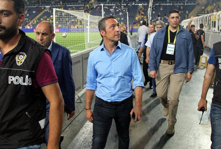 Tribünlerden Ali Koç’a Sevgi Seli