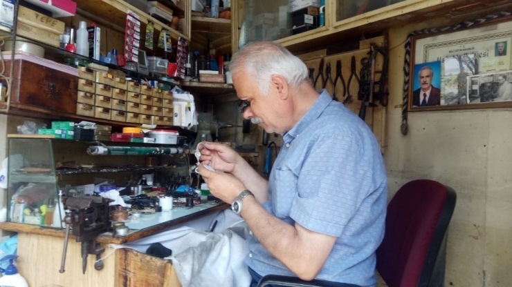 2 Metrekarede Saatler İçinde Geçen Yarım Asır