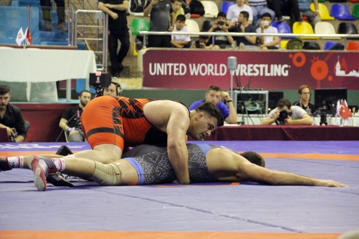 Rıza Kayaalp’ten Bir Altın Madalya Daha