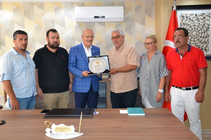Ayvalıklı Esnaf Ve Sanatkârlardan Bşb Kafaoğlu’na Teşekkür Plaketi
