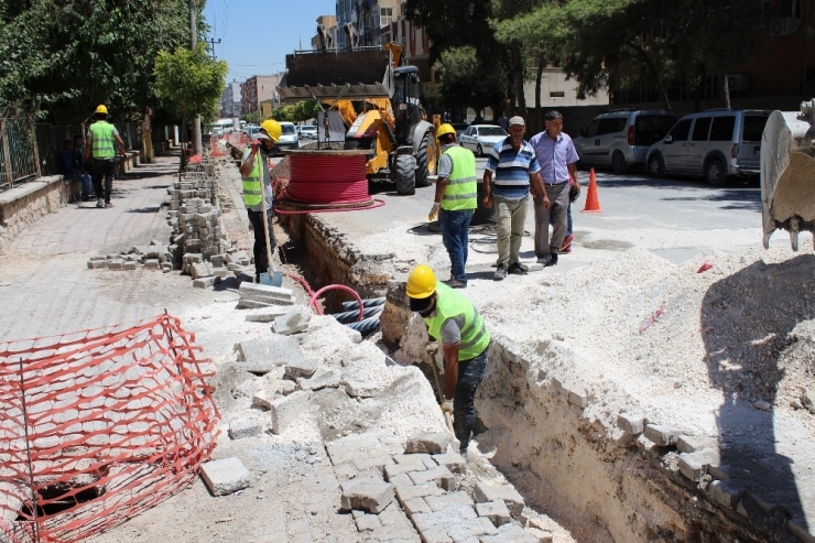 Akçakale’de Elektrik Şebekesi Yeraltına Alınıyor