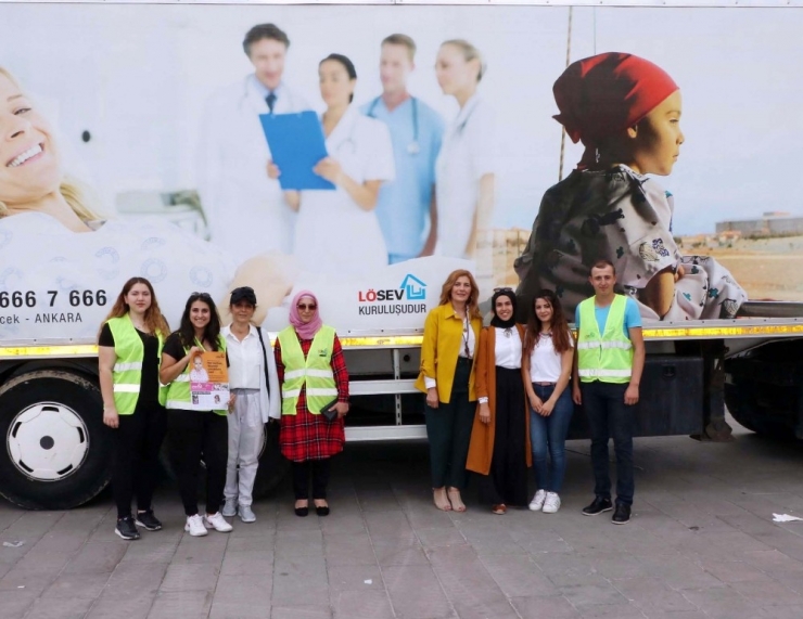 Lösev Tırı Yozgat’ta 25 Aileye Ulaştı