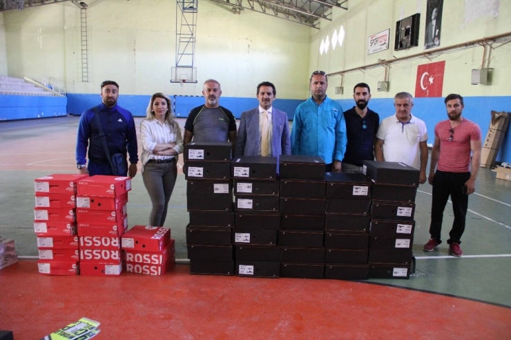Van’daki Spor Kulüplerine Malzeme Desteği