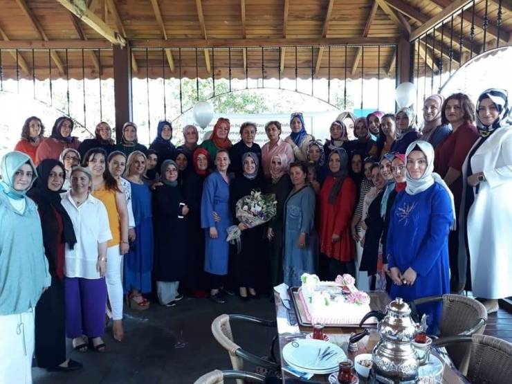 Ayvazoğlu’na Kadın Kollarından Sürpriz Karşılama