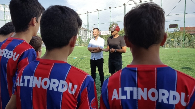 Serdar Kesimal’dan Mesut Özil’e Destek