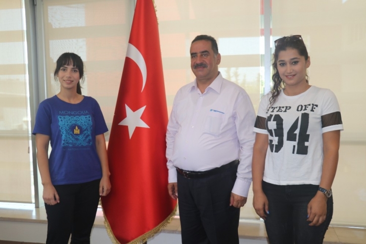 İşitme Engelli Genç Sporcudan Cuma Güzel’e Ziyaret