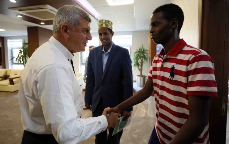 İbrahim Karaosmanoğlu: “Türkiye, Somali’ye Dost Elini Uzatmıştır”