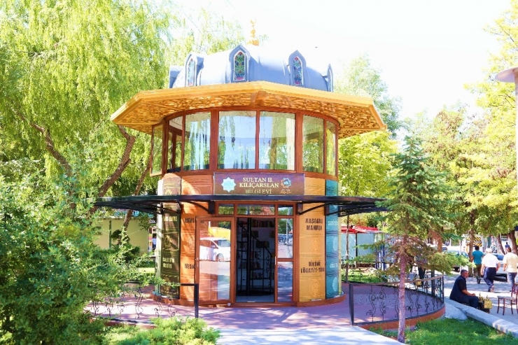 Aksaray’da Bilgi Evlerinde 20 Bin Kitap Halka Sunuluyor