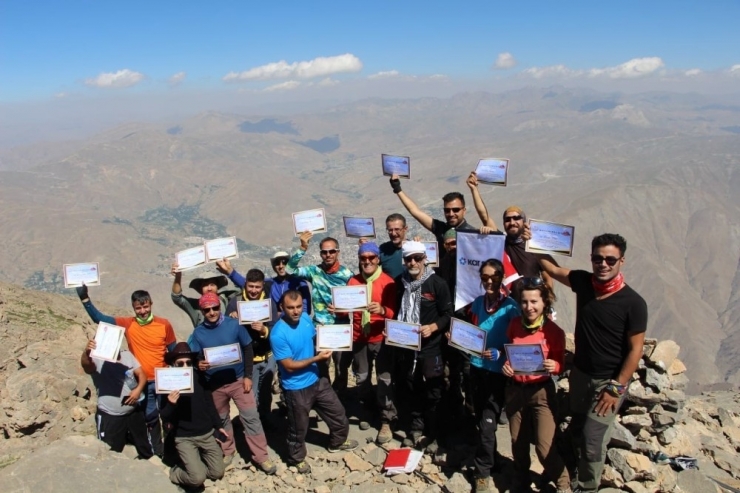 3 Bin 582 Rakımda Katılım Belgesi Töreni