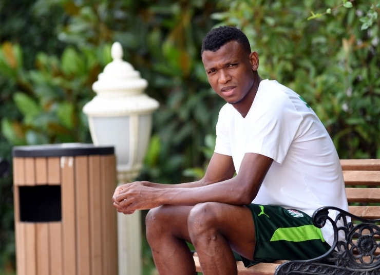 Shehu: "Şu An Bursaspor’un Oyuncusuyum Ama..."