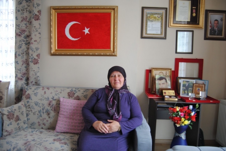 Şehit Annesi, Oğlunun Her Gün Geleceğini Ümit Ederek Yaşıyor
