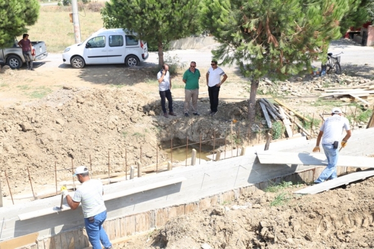 Burhaniye’de Altyapı Çalışmaları Sürüyor