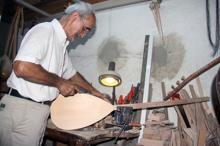 Yarım Asırlık Saz Ustası