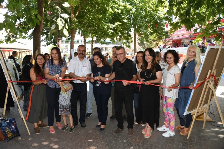 Uluslararası Gül Festivali’nde Yapılan Eserler Kaymakkapı’da Sergilendi