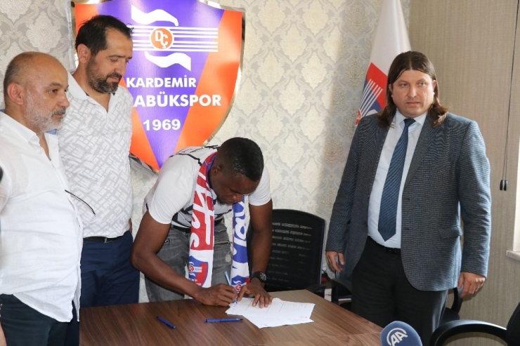 Karabükspor, Justin Junior Mengolo’yu Transfer Etti