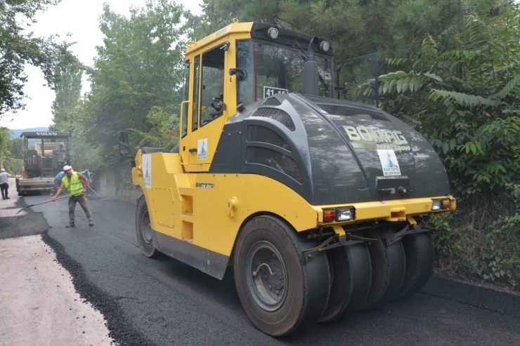 Kartepe’de Yolları Asfaltlanıyor
