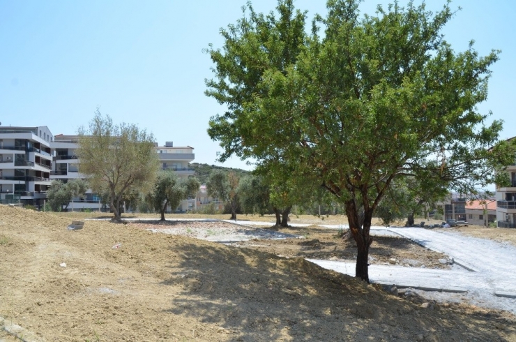 Kuşadası’nda 5 Yeni Parkın Yapımı Devam Ediyor