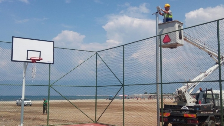 Burhaniye’de Öğretmenler Mahallesi Spor Sahası Hazır