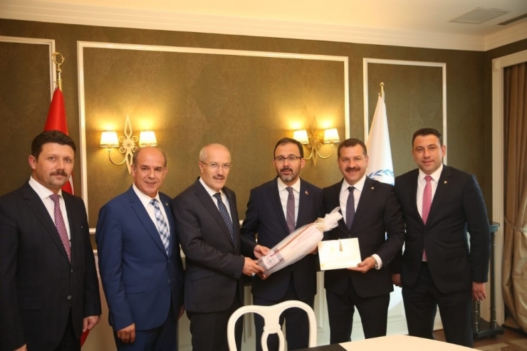 Bakanı Kırmızı Dipli Mum İle Kurtdere’ye Davet