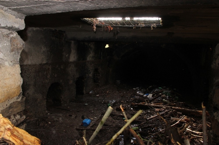 Sel Bizans’tan Kalma Tarihi ’Alpanos Hamamı’ Kullanılamaz Hale Getirdi