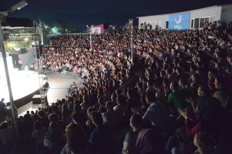 Aliağa’da Kahkaha Dolu Bir Gece