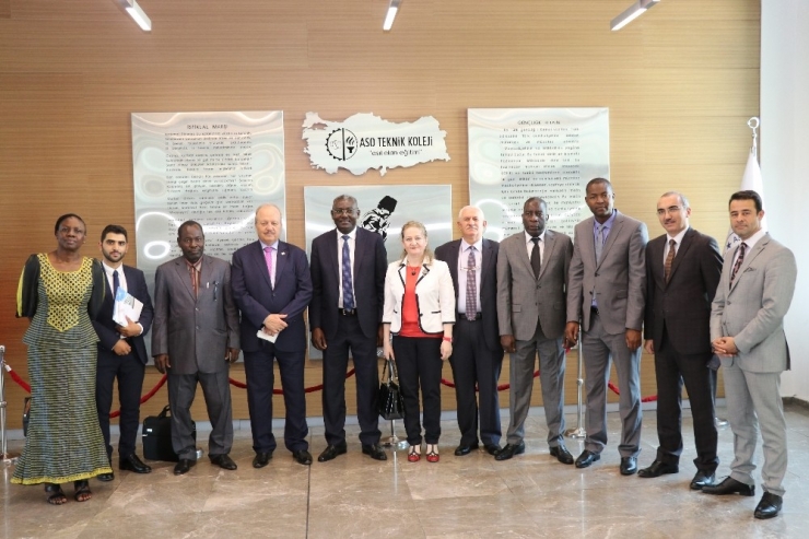 Nijer Mesleki Ve Teknik Eğitim Bakanı Aso Teknik Kolejini Ziyaret Etti