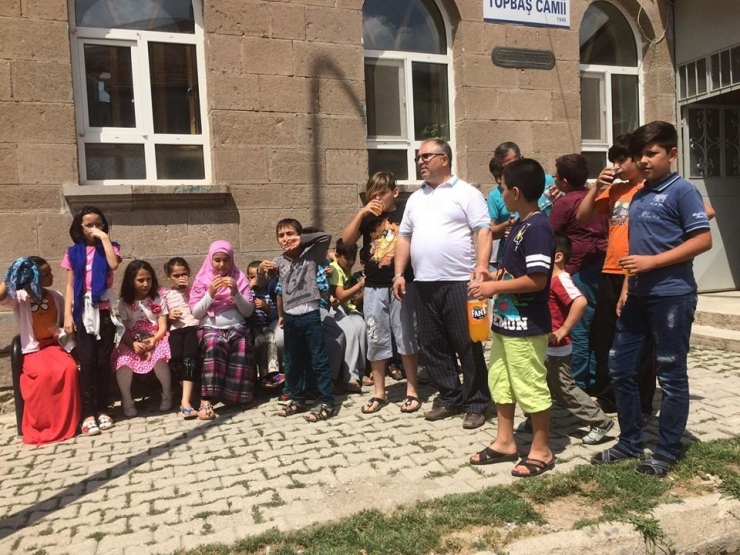 Kursa Katılan Öğrencileri Her Gün Ödüllendiriyorlar