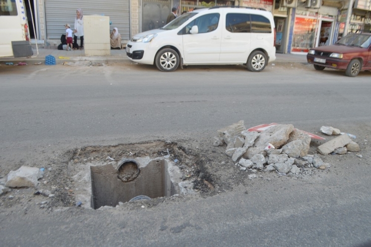 Midyat’ta Tehlike Saçan Çukurlar Vatandaşları Tedirgin Ediyor