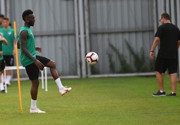 Bursaspor’un Yeni Transferi İlk Antrenmanına Çıktı