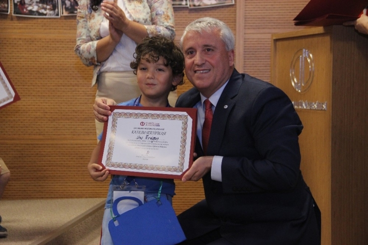 “Çocukların Matematik Atölyesi Eğitmen Buluşma Günleri” Öğrencileri Sertifikalarını Aldı