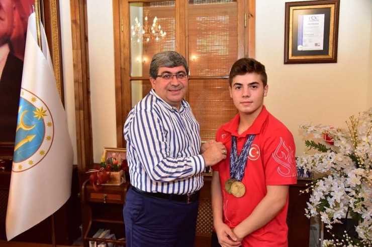 Başkan Can, Avrupa 3’üncüsü Olan Sporcuyu Makamında Ağırladı