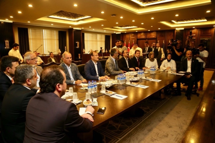 ‘Ak’ Vekiller Büyükşehir’de