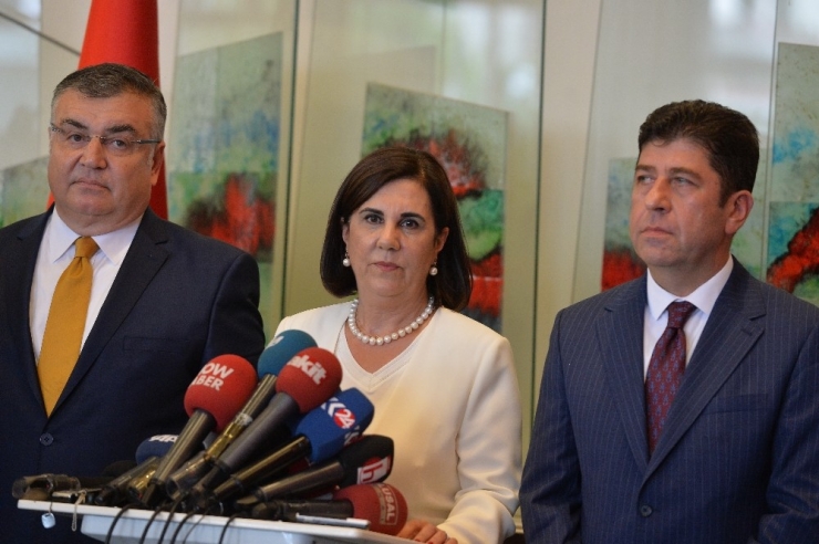 Chp’de Olağanüstü Kurultay İçin İmzalar Teslim Edildi