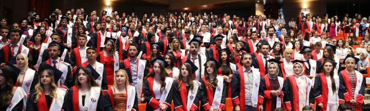 Naci Topçuoğlu Myo’da Mezuniyet Coşkusu