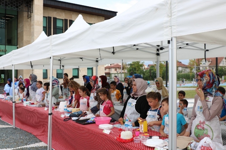 En Renkli Pastalar Akyazı Sgm’de Yapıldı
