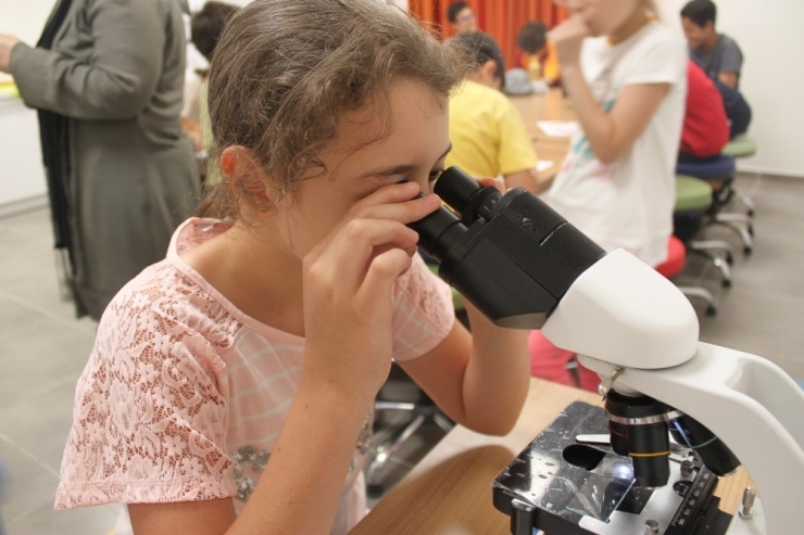 Çocuk Akademisi’nde Öğrenciler Deney Yaparak Öğreniyorlar
