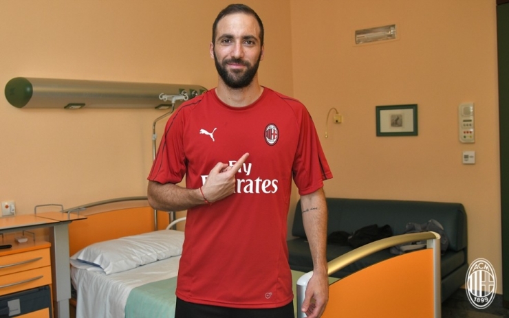 Gonzalo Higuain, Resmen Milan’da