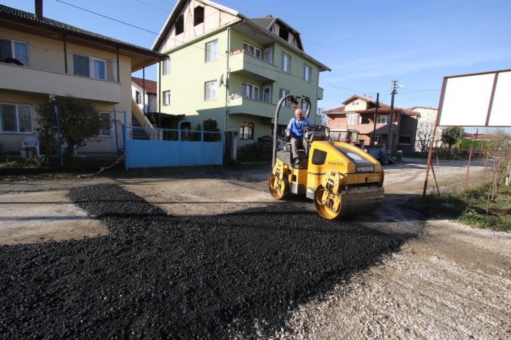 Akyazı’da Asfalt Yaması Çalışmaları Sürüyor