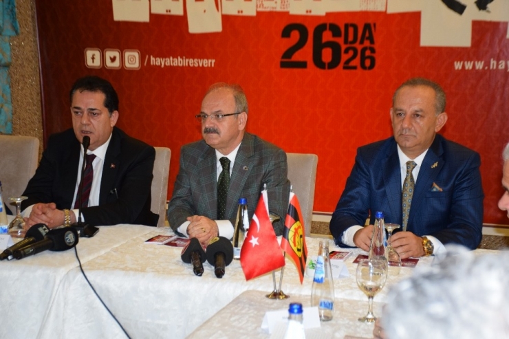 Hayata Bir ‘Es’ Vermek İçin Toplandılar