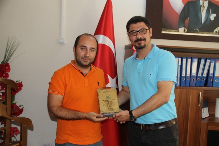 Tayini Çıkan Doktorlara Teşekkür Plaketi