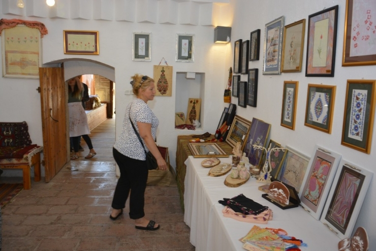Seyitgazi’deki Sanat Atölyesinde Harika Eserler