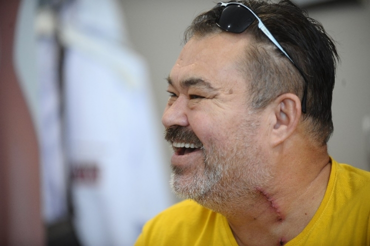 Şah Damarından Ameliyat Oldu Gözündeki Perde Açıldı