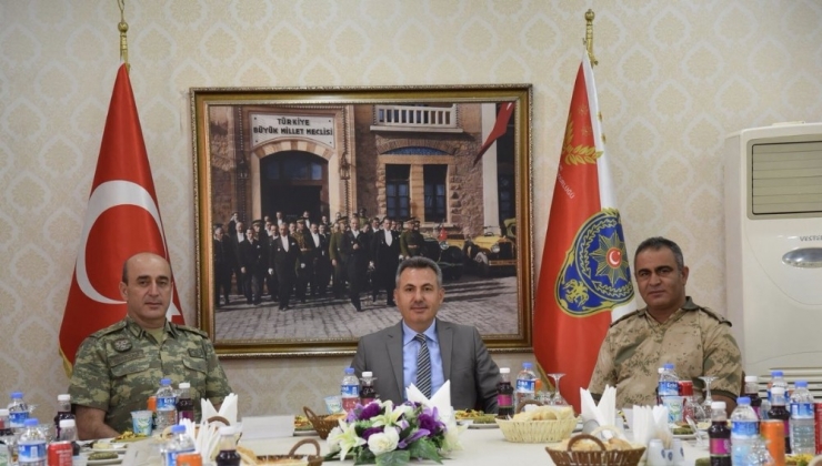 İl Jandarma Komutan’ı Şahin’e Veda Yemeği