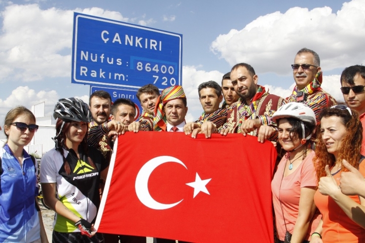 Çorum’dan Getirilen Türk Bayrağı Çankırı’da