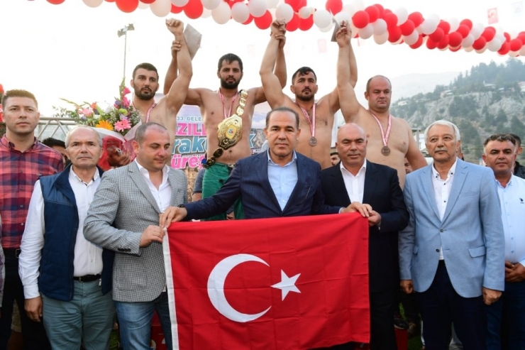 Kızıldağ’ın Başpehlivanı İbrahim Bölükbaşı Oldu