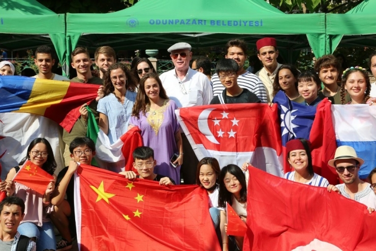 Odunpazarı Belediyesi Dünya Gençliğinin Destekçisi