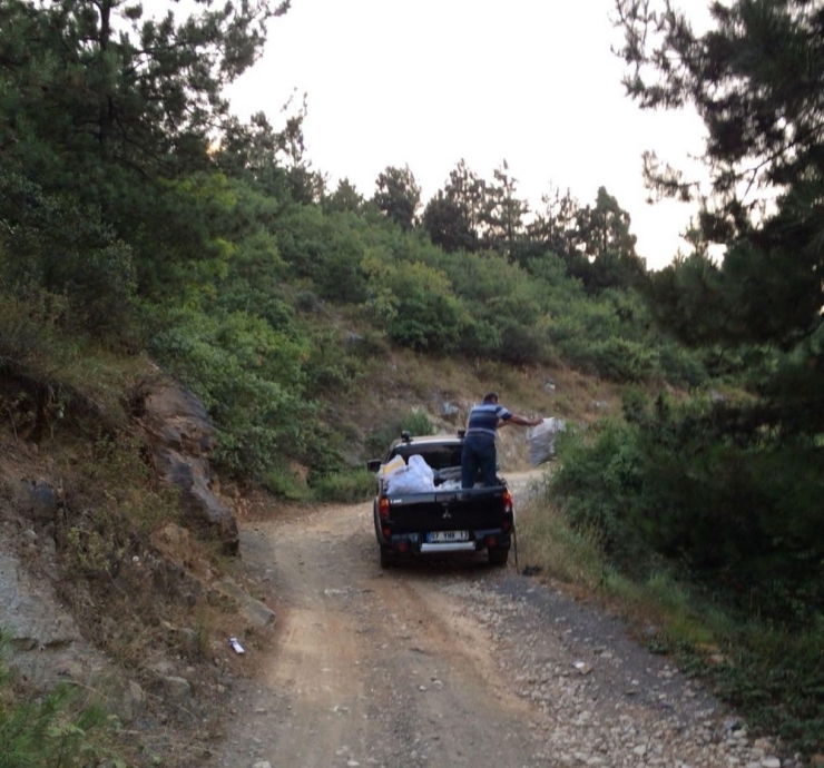 Belediye Temizliyor, Duyarsız Vatandaşlar Kirletiyor