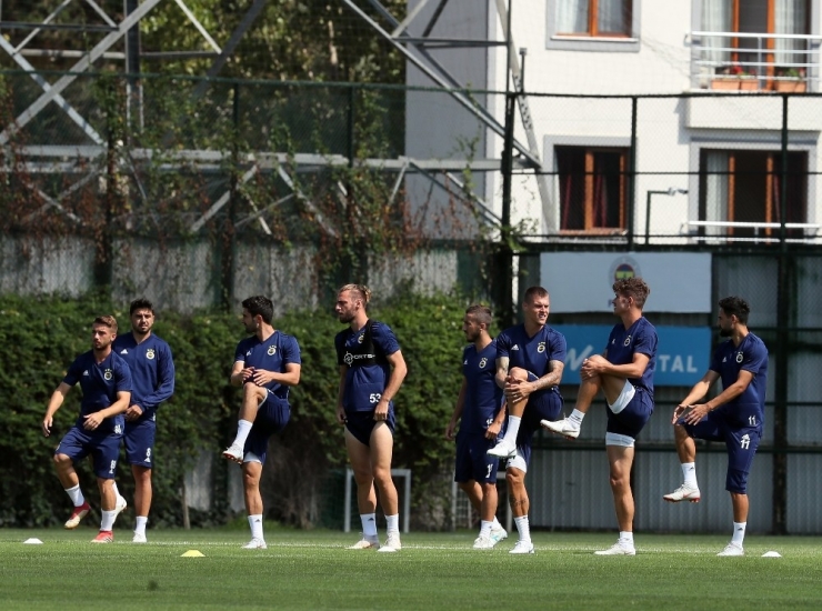 Fenerbahçe, Hazırlıklarını Sürdürdü